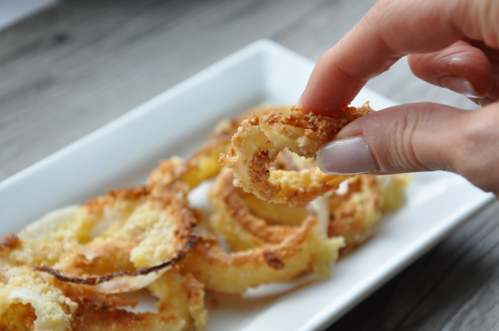 guilt-free healthy onion rings for superbowl sunday. clean eats by arielle haspel of bewellwitharielle.com